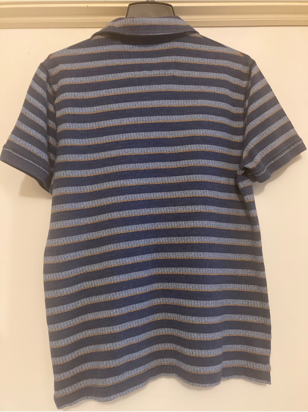 Banana Republic Men's Navy and Light Blue Stripe Polo - Picture 2 of 4